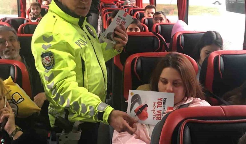 Burdur'da otogarda emniyet kemeri kullanımı hakkında bilgilendirme