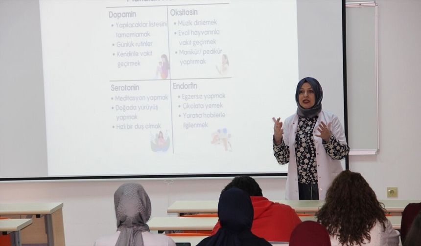 Dedesini akciğer kanserinden kaybeden doktor 23 yıldır bağımlılıklarla mücadele ediyor