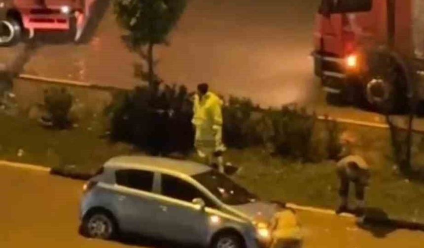 Hatay'da Göle Dönen Yollarda Araçlar Mahsur Kaldı