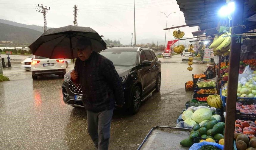 Hatay'da kuvvetli sağanak yağış etkili oluyor