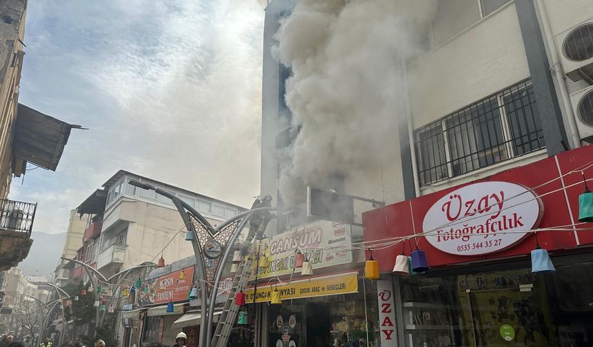 Hatay'da Oyuncak Dükkanında Korkutan Yangın!