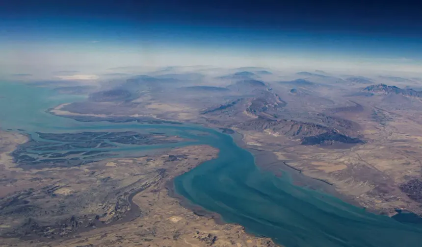 Hürmüz Tamamen Kapatıldı: "Her Türlü Gemi Geçişi Sert Karşılık Bulacaktır"