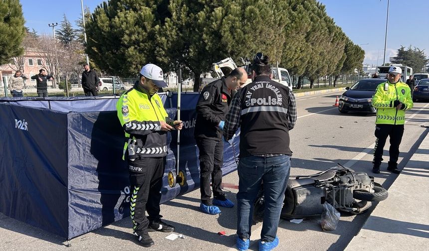 Isparta'da otomobille çarpışan motosikletin sürücüsü hayatını kaybetti