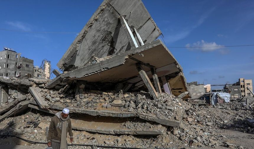 İsrail ordusu ateşkesi ihlal ederek Gazze Şeridi'nin çeşitli bölgelerini bombalamayı sürdürüyor