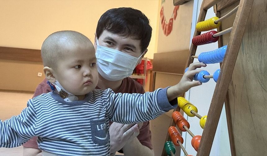 Kırgızistanlı 3 yaşındaki Nuryiğit karaciğer dokusu nakliyle Türkiye'de hayata tutundu