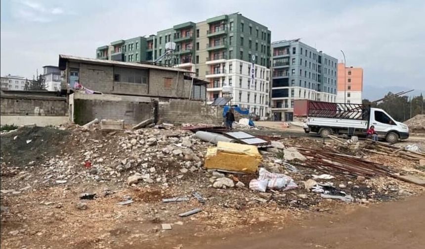 Kırıkhan’da Çöp İsyanı: Mahalle Sağlık Alarmı Veriyor