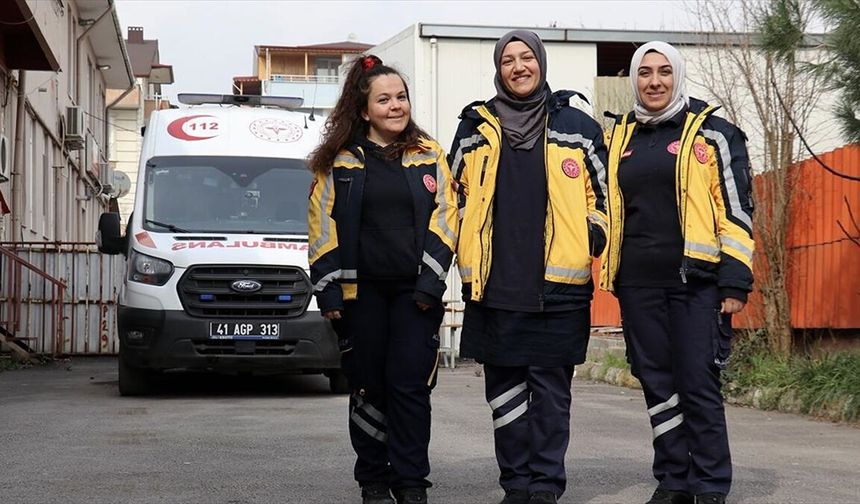 Kocaeli'de kadın ambulans sürücüleri, hastalar için zamanla yarışıyor