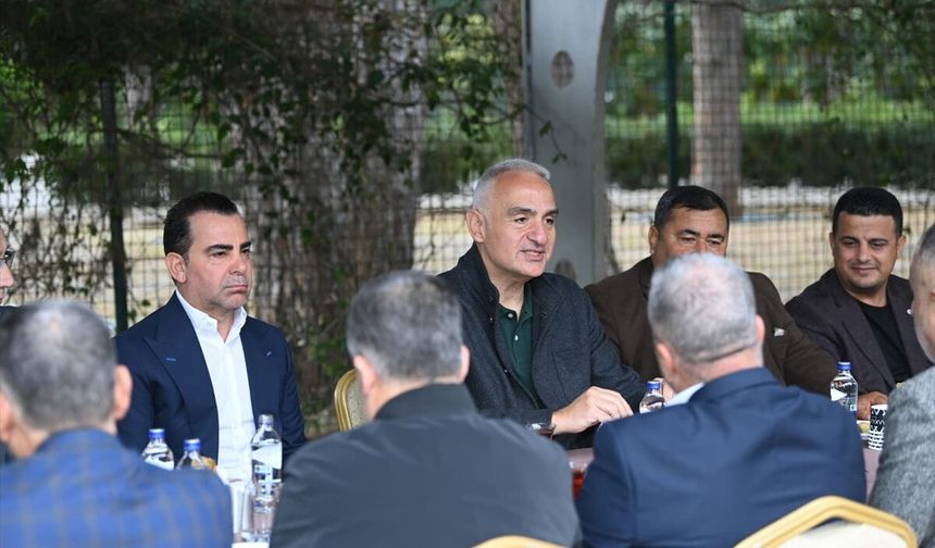 Kültür ve Turizm Bakanı Ersoy, Antalya Belek'te taksicilerle bayramlaştı