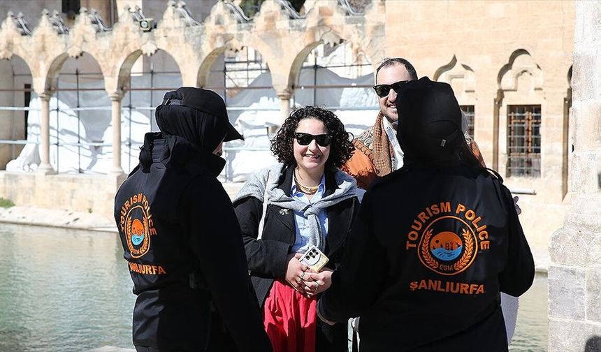 Şanlıurfa'da 'turizm polisi' rehberlik hizmetiyle turistlere güven veriyor