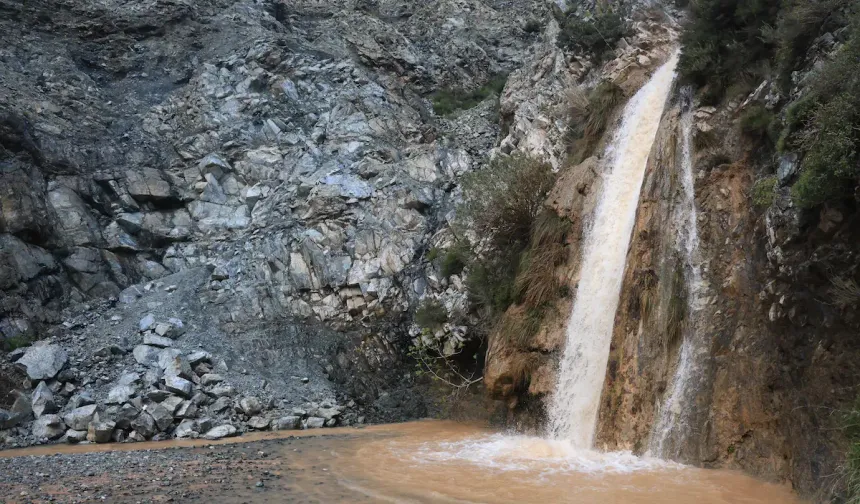 Hatay’da Mucize Gibi Dönüş! Kuruyan Şelale Tekrar Coştu
