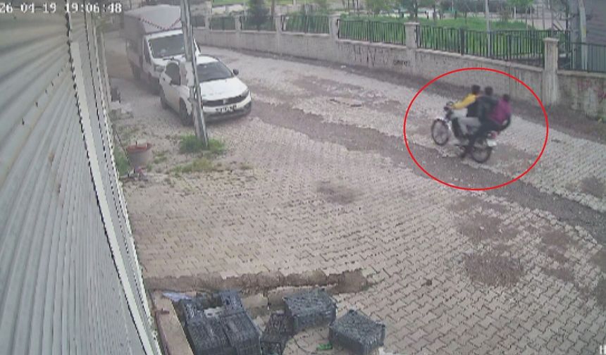 Hatay'da Silahla Dehşet Saçan Çocuklar Kamerada!