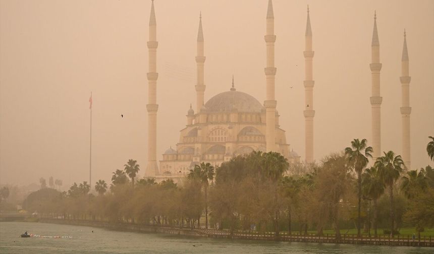 Adana, Mersin ve Hatay'da toz taşınımı etkili oldu