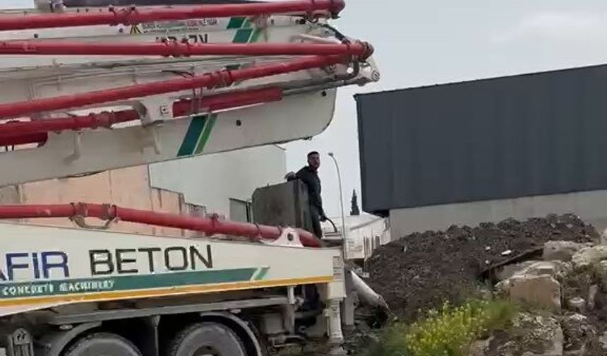 “Antakya Sanayi’de Çevre İhaneti! Beton Atıkları Sokağa Döküldü”