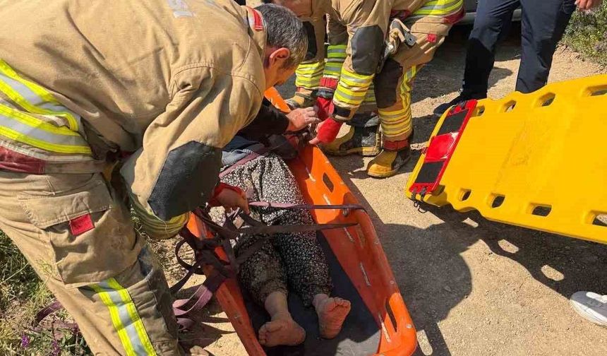 Antakya'da traktörün altında kalan kadın yaralandı