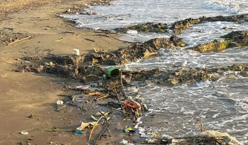 Hatay'ın Arsuz Sahilinde  Çöp Sorunu Büyüyor!