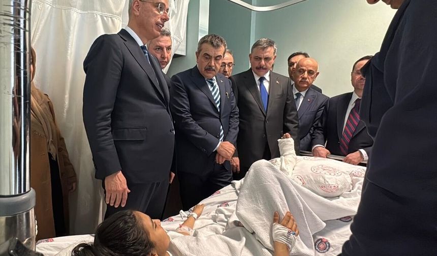 Bakanlar Kahramanmaraş'taki Saldırıda Yaralananları Ziyaret Etti