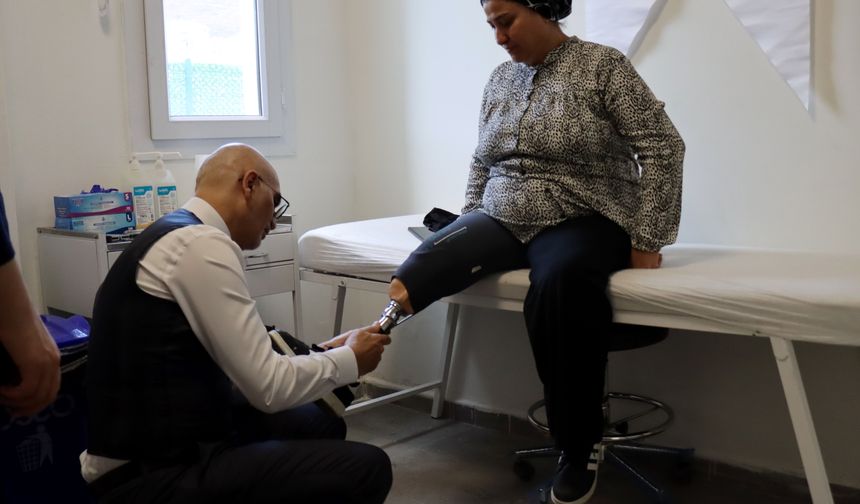 Enkazdan Çıkarılan Hataylı Depremzede Protezle Ayağa Kalktı