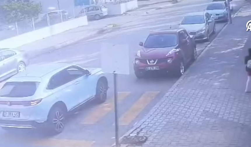 Hatay’da Öğrencileri Kapıda Karşılayan Polis Ödüllendirildi