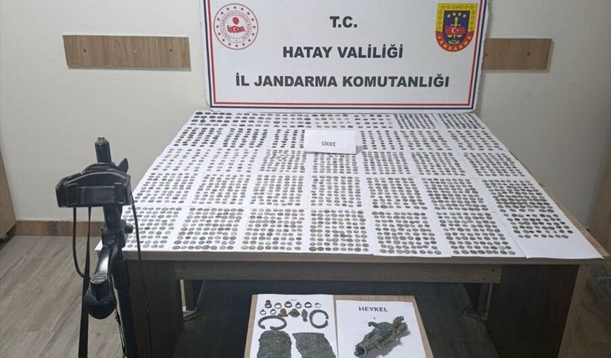 Hatay'da 1988 sikke, 17 obje ve 1 heykel ele geçirildi