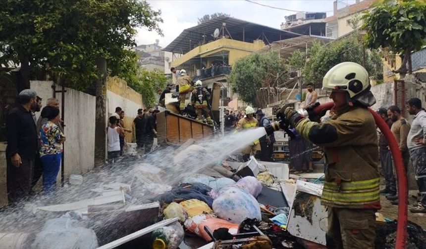 Hatay'da eşya yüklü pikapta çıkan yangın söndürüldü