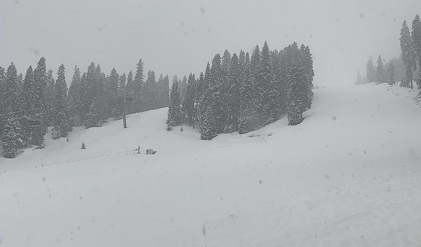 Ilgaz Dağı'nda kar yağışı etkili oluyor
