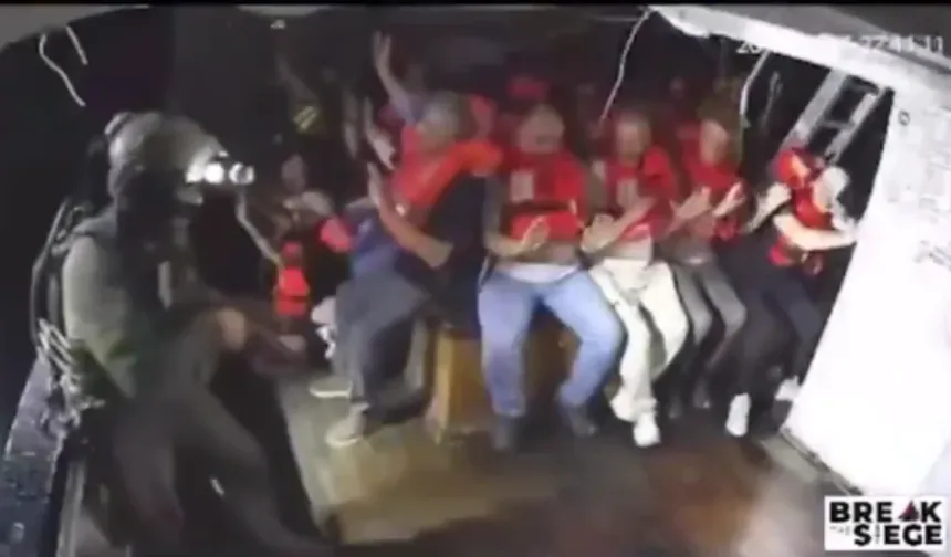 İsrail 20 Türk Aktivisti Alıkoydu !