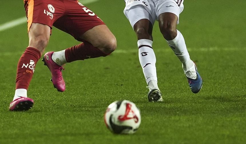 Lider Galatasaray, Süper Lig'de yarın Trabzonspor'a konuk olacak