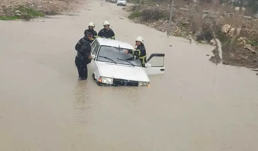 Depremden Sonra Hataylının Çilesi Bitmedi: Yol, Su, Çamur, Elektrik Şimdi de Sel!