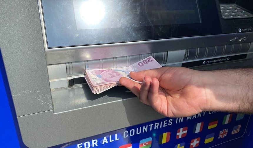 ATM'ye Giden Vatandaşlar Para Çekemeden Dönüyor! İşte Sebebi