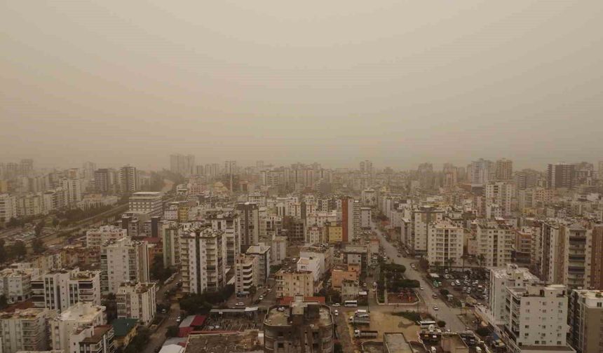 Mersin'de Toz Çevreyi Kapladı: Görüş Mesafesi Düştü