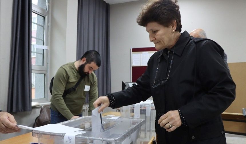 Trakya'da yaşayan çifte vatandaşlar, Bulgaristan'daki genel seçim için oy kullanmaya başladı