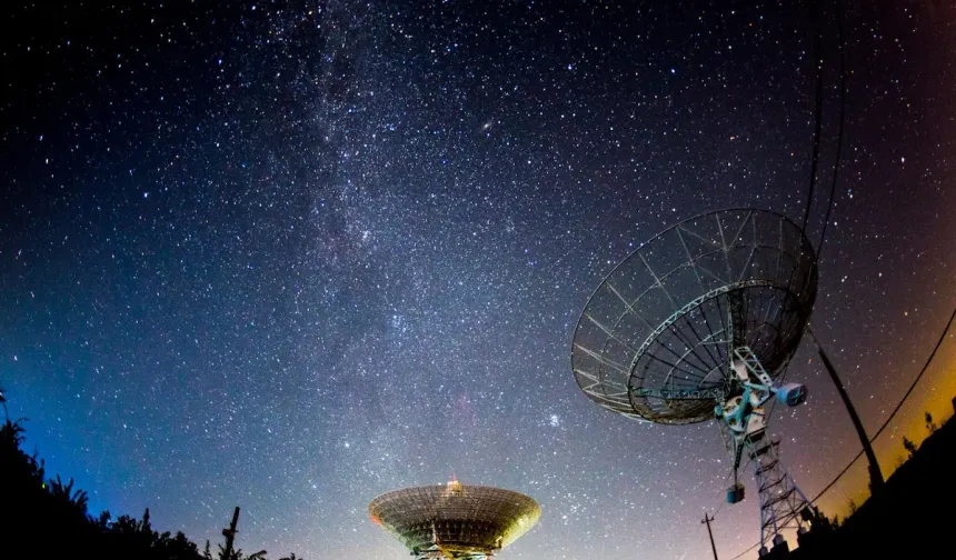 Uzay'dan Dünya'ya 44 Dakikada Bir Sinyal Gönderen Nesne Şok Etti!