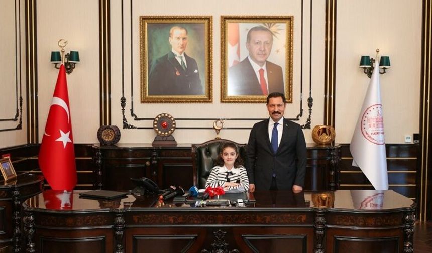 Vali Masatlı Makamını Minik Mina’ya Devretti