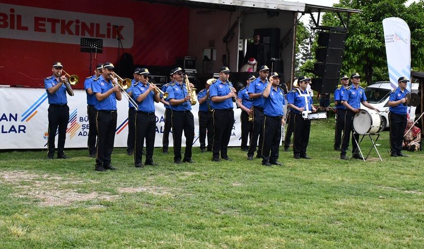 Adana'da 22. Uluslararası Çukurova Yörük Türkmen Şöleni başladı