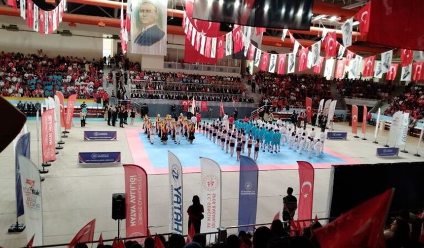 Antakya’da 19 Mayıs Coşkusu Kapalı Spor Salonu’na Sığmadı