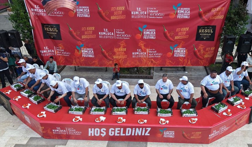 Antalya'daki festivalde 3 dakikada 474 gram acı biber yiyen yarışmacı birinci oldu