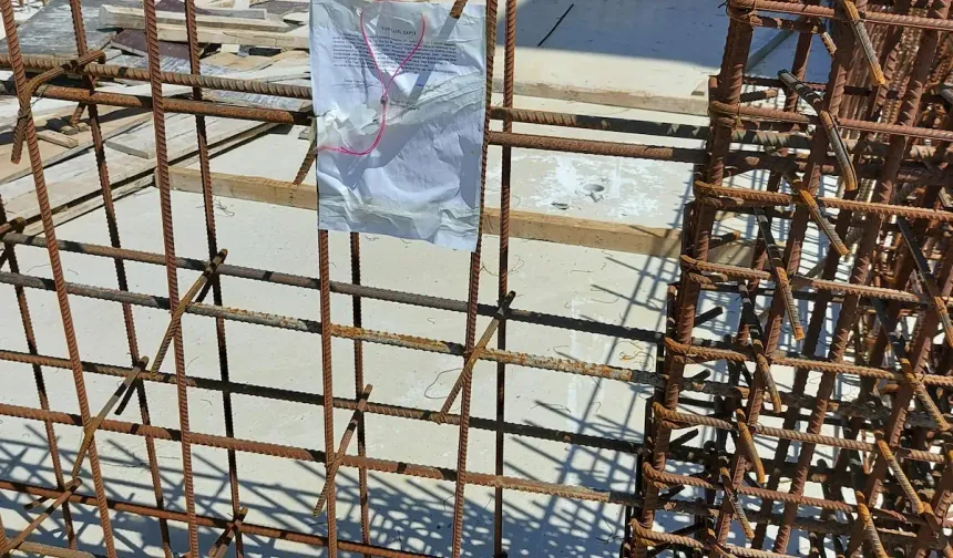 Antakya'nın Merkezindeki Bina'ya Tatil Zaptı Verip Asırlık Ağaçları Kestiler!