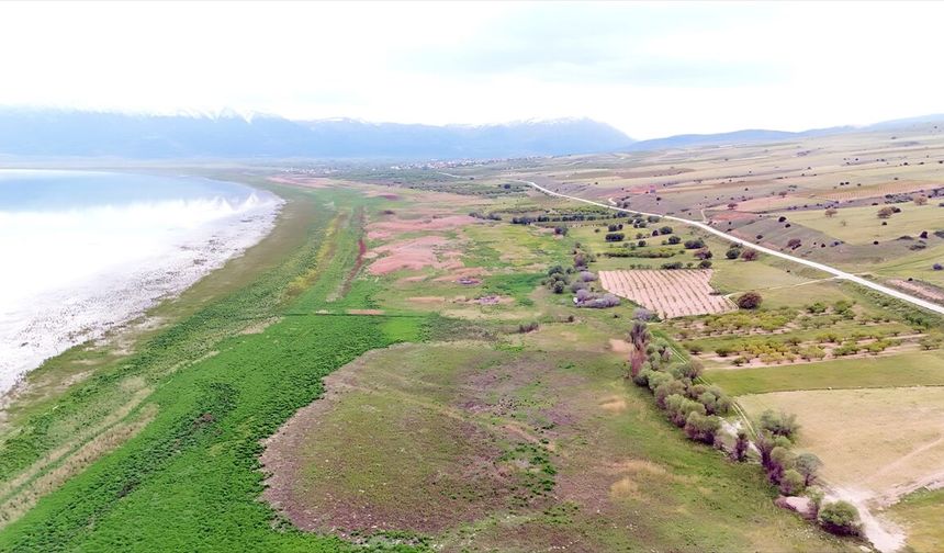 Eğirdir Gölü ilkbaharda havadan görüntülendi