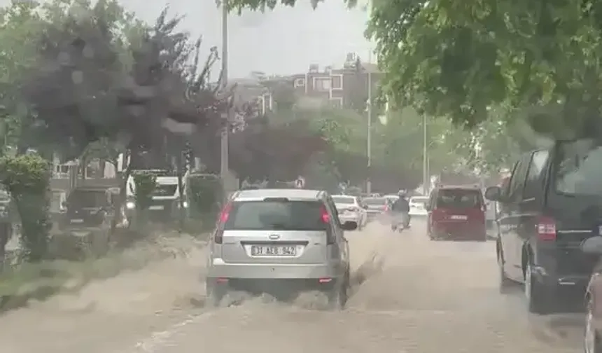 Hatay’da Yağış Başladı, Yollar Yine Nehre Döndü