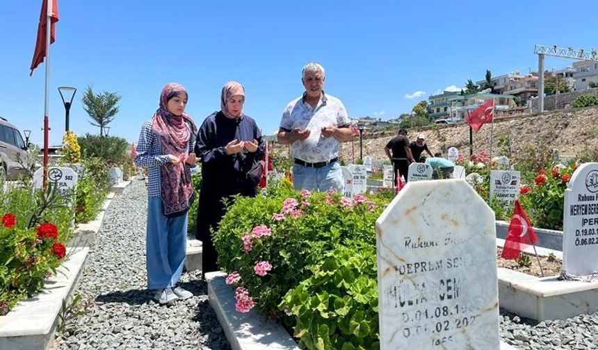 Hatay Deprem mezarlığında buruk arefe