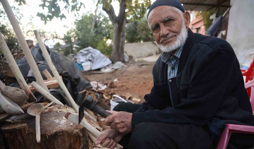 Hatay'da 85 Yaşındaki Usta, 70 Yıldır Ağaç Dallarını Sanata Çeviriyor!
