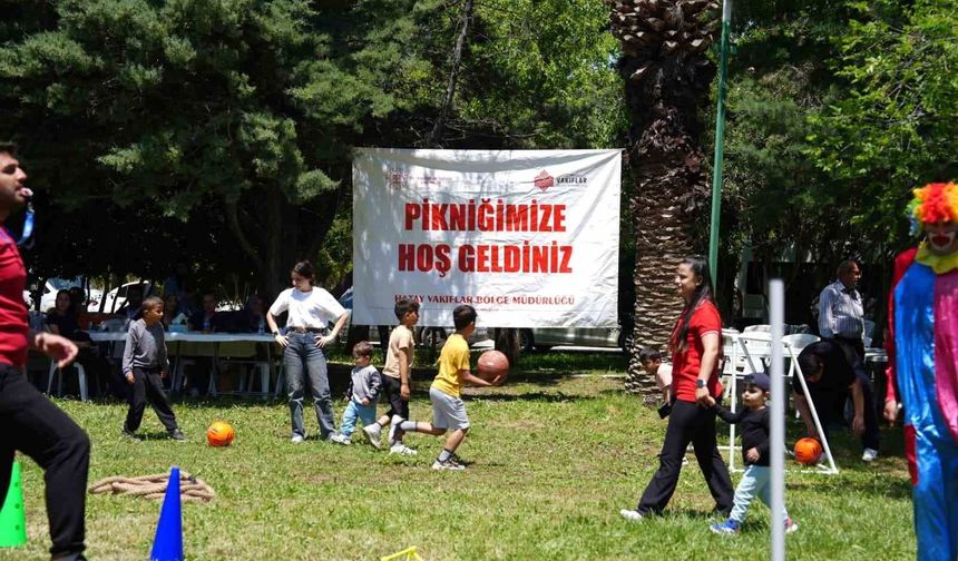 Hatay’da düzenlenen piknikte depremzede çocuklar doyasıya eğlendi