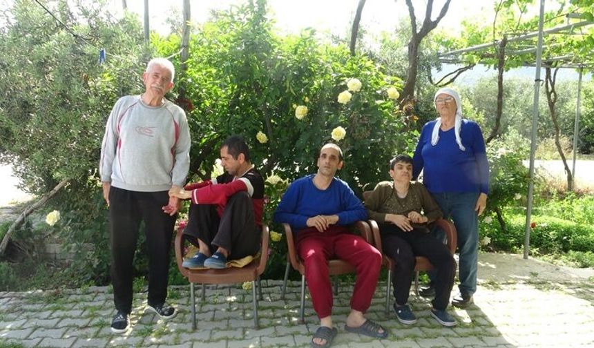 Hatay’da Fedakâr Anne 52 Yıldır 3 Engelli Evladına Hem Anne Hem Hayat Oldu