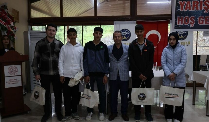 Kırıkhan’da Bilgi Yarışması Heyecanı: Başkan Çelik Öğrencileri Yalnız Bırakmadı