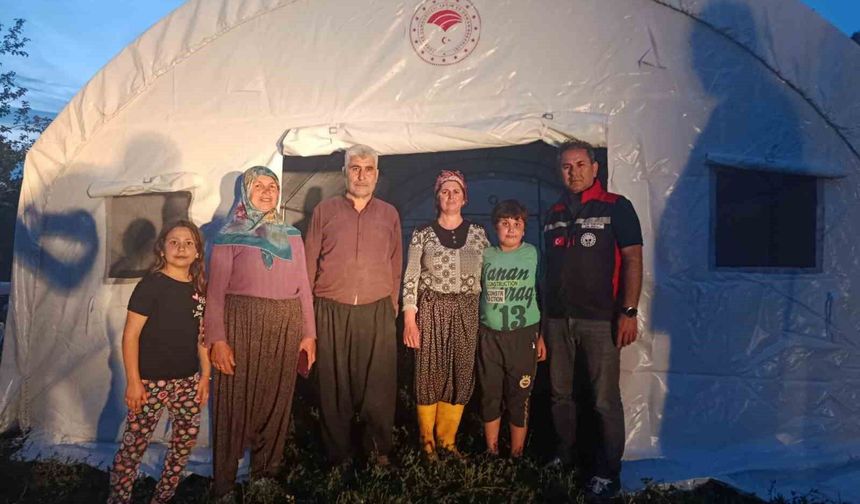 Kozan'da selden etkilenen vatandaşların yaraları sarılıyor