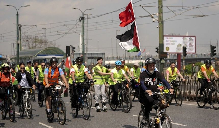 Küresel Sumud Filosu'na destek için pedallar İstanbul'da çevrildi