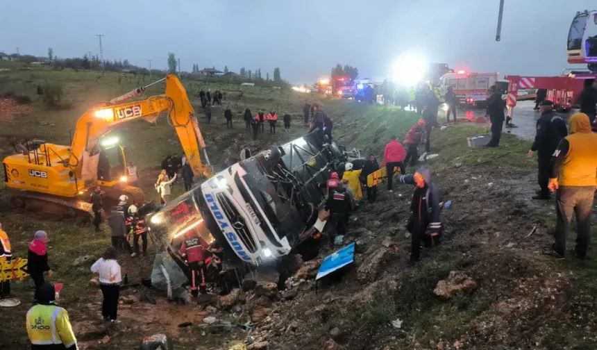 Malatya'da Otobüs Şarampole Devrildi: Çok Sayıda Ölü ve Yaralı Var!