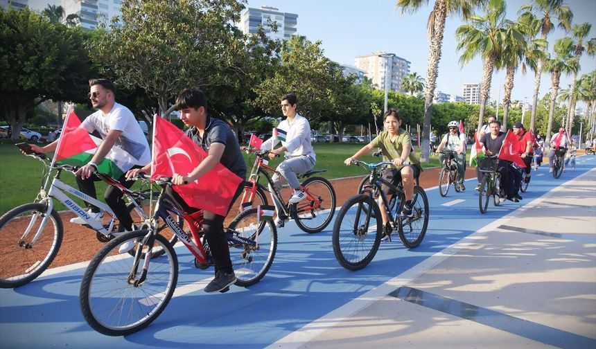 Mersin'de bisikletliler Küresel Sumud Filosu'na destek için pedal çevirdi
