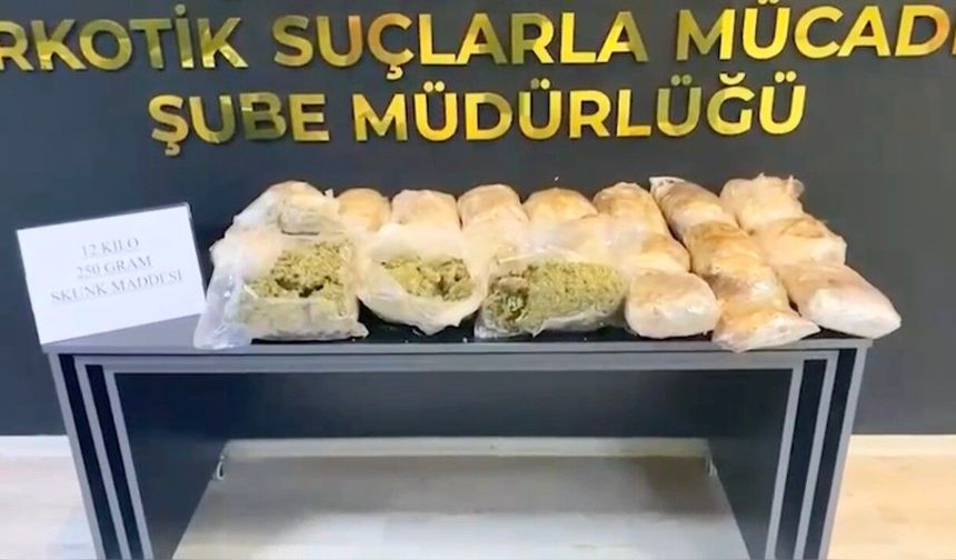 Osmaniye'de minibüsün bagajındaki bavuldan uyuşturucu çıktı