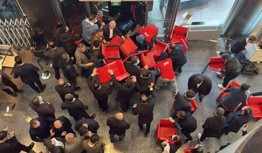 Polis CHP Genel Merkezi'ne Girdi